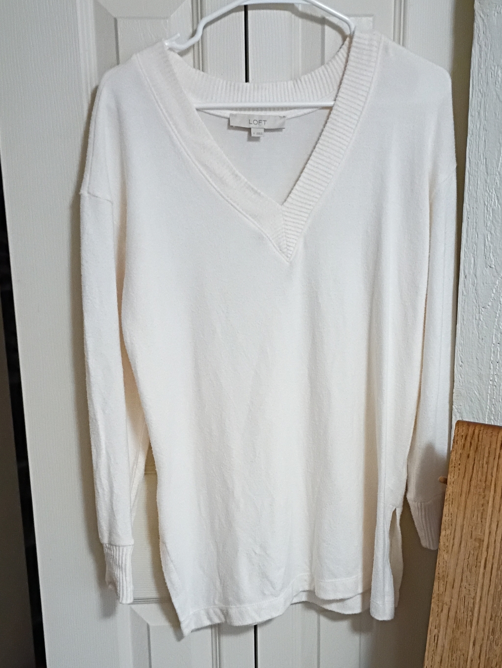 LOFT Cream/Ivory V-Neck Long Sleeve Sweater